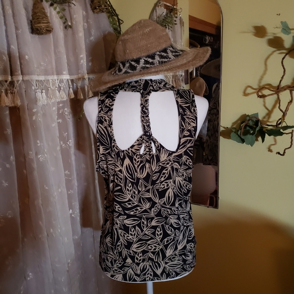 George Stretched | Sleeveless Top - Picture 3 of 6